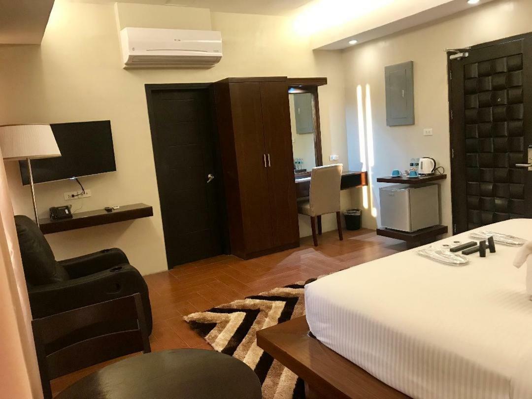Treasure Island Hotel With Mini Water Adventure Masbate City Экстерьер фото